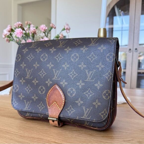 ✅AUTH✅LOUIS VUITTON CARTOUCHIERE GM - Picture 4 of 16